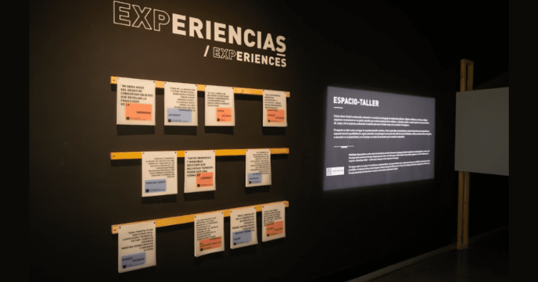 Imagen de un tablero donde se aprecia parte de la exposición.