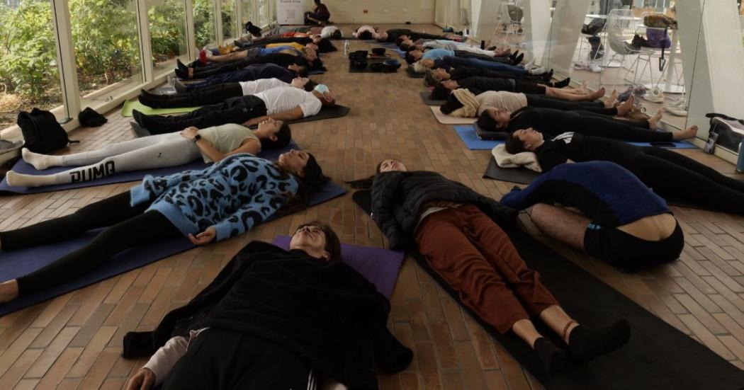 Imagen de varias personas tomando el taller en el CEE Chapinero