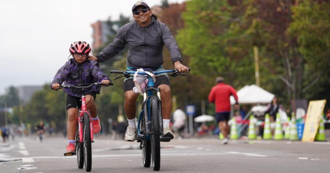 personas montando en bicicleta