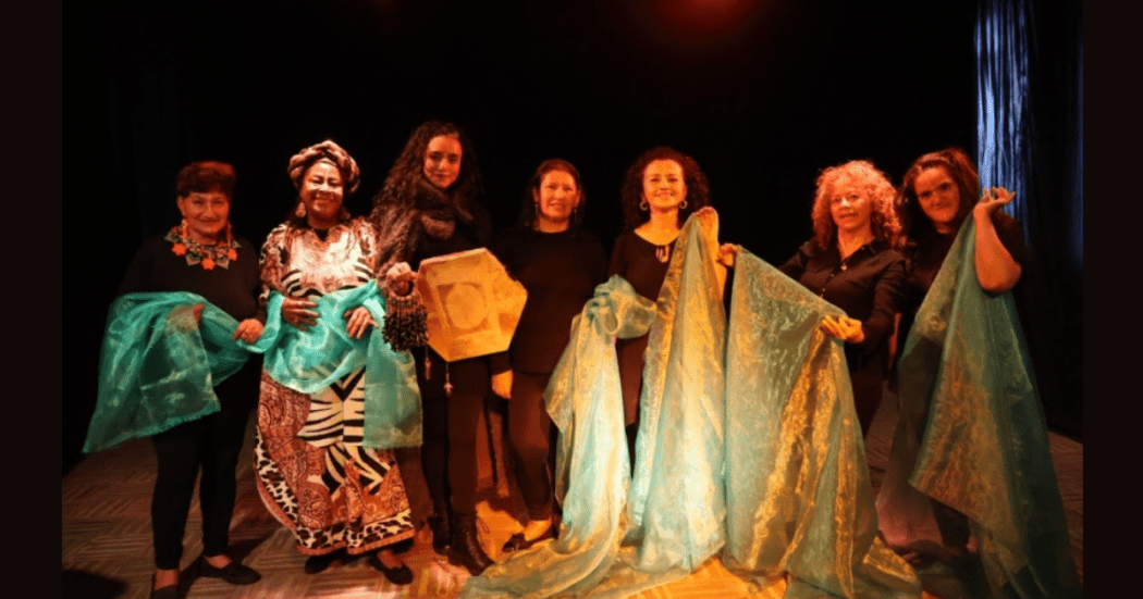 Imagen de los personajes de la obra Loba que se presentaqrá en Ciudad Bolívar.