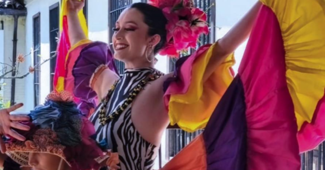 Imagen de una bailarina de bailes del Caribe colombiano.