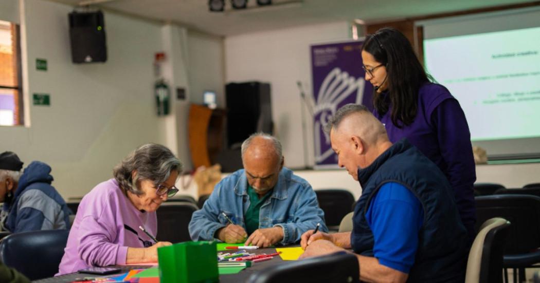 Imagen de Personas mayores, usuarios de BibloRed
