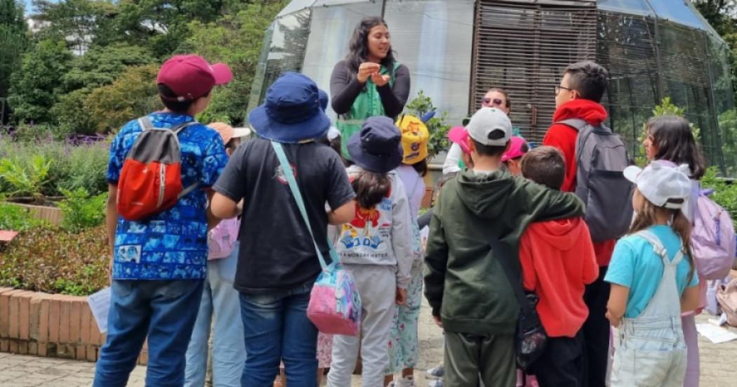 niños en Vacaciones Científicas del Jardín Botánico de Bogotá