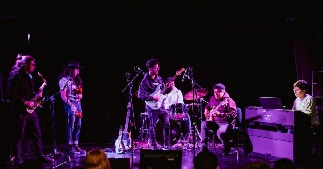 Imagen de agrupación de jazz en vivo en el Muelle de la FUGA
