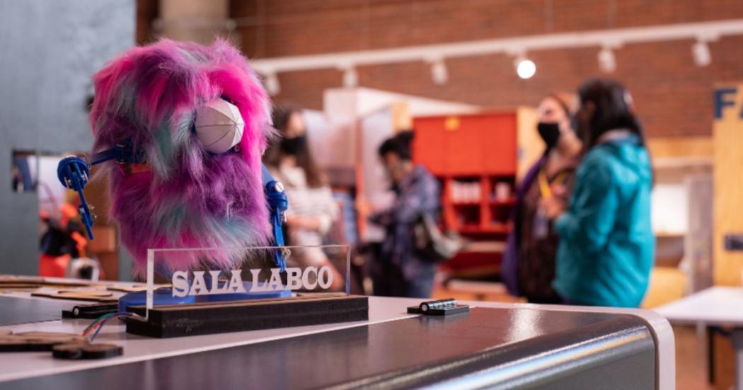 Imagen de muñeco con aviso en letras salas labco