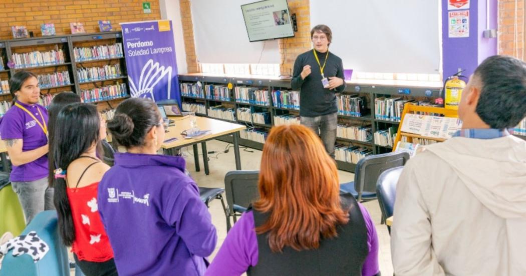 Imagen de personas en Biblioteca Pública Soledad Lamprea - Perdomo
