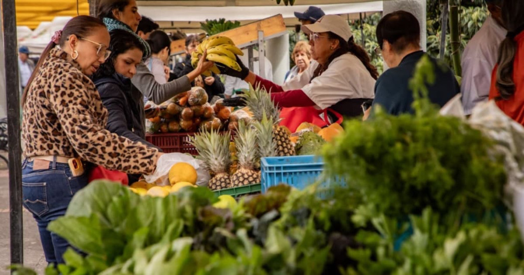 Foto de uno de los Mercados Campesinos en Bogotá.