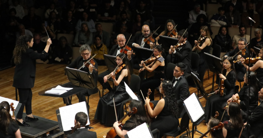 Imagen de Filarmónica de Bogotá, dirigida por Elizabeth Vergara Gallego, en el León de Greiff UNAL