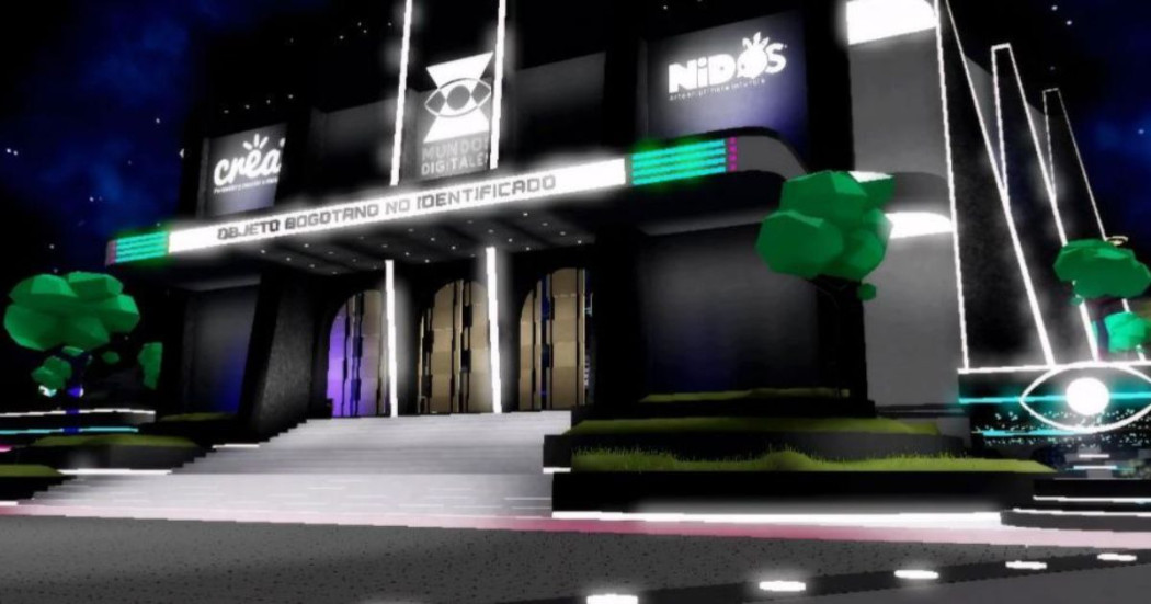 Imagen de una puerta con logotipos de Crea y Nidos en 3D