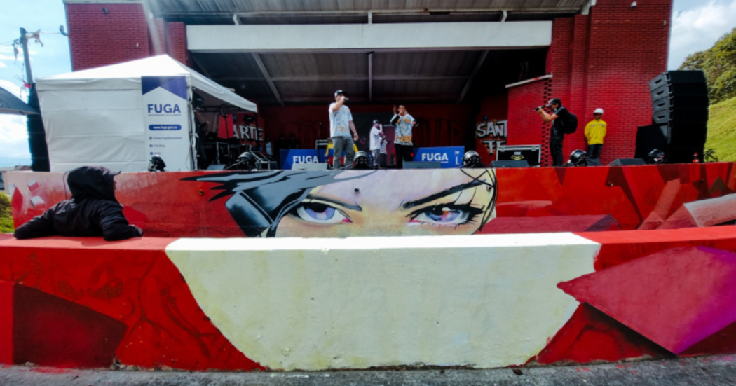 Imagen de artistas sobre tarima con la FUGA