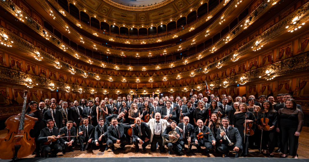 La Orquesta Sinfónica Nacional en el Teatro Colón en Bogotá.