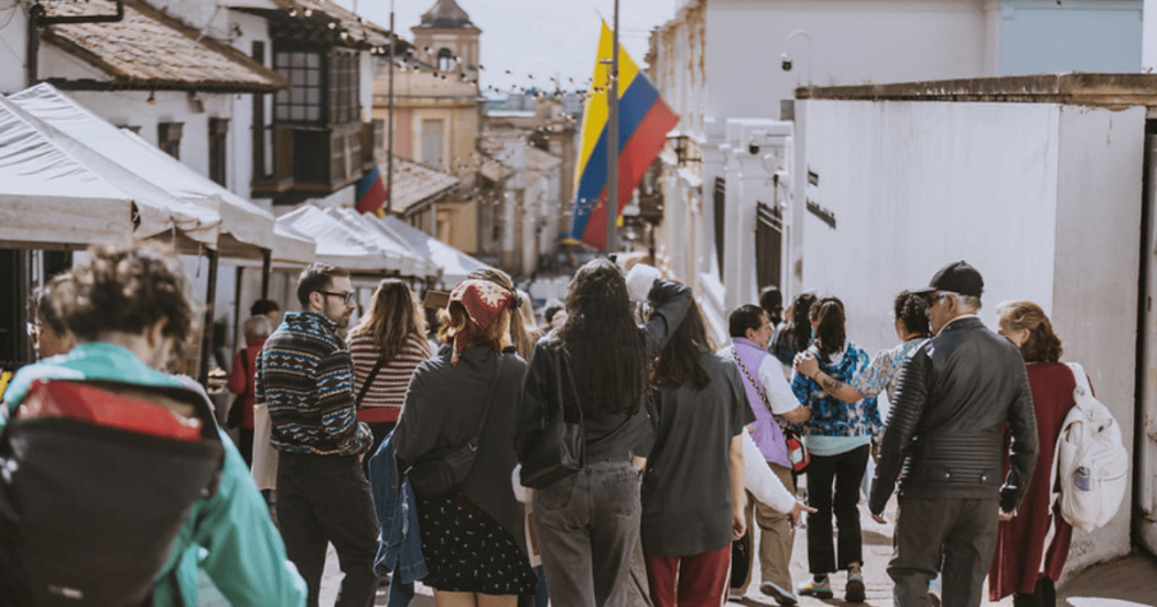 Imagen de personas en las calles del centro de Bogotá 