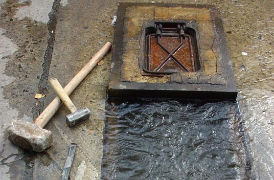 Aprenda a reportar una fuga de agua o faltante de tapas de Acueducto en Bogotá