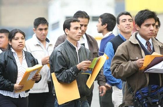 Personas buscando empleo-Foto: ergonomiaecuador.com