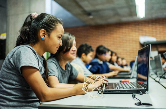 Educación pública de Bogotá a la vanguardia de la informática y la tecnología 