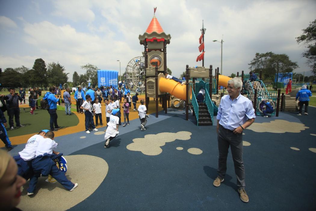 Entrega de campos de recreación para niños - Foto: Portal Bogotá