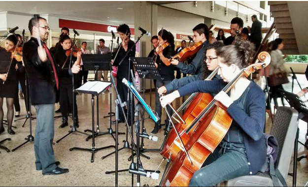 Música de mediodía en el Bulevar de las Artes