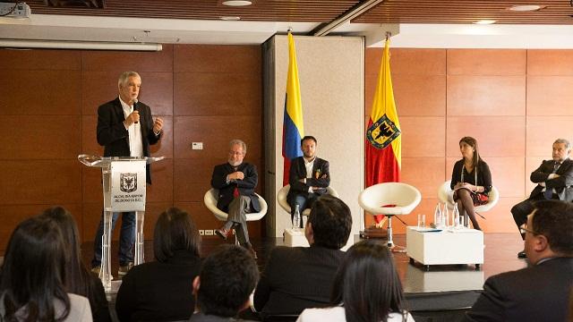 Presentación estampilla universidades- Foto: Comunicaciones Alcaldía Bogotá / Diego Bauman 