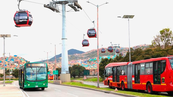 Imagen de un SIT y de un TransMilenio