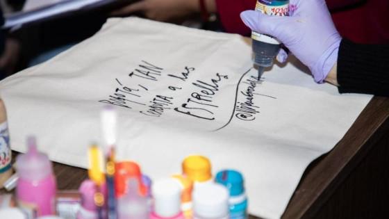 Foto de una de las muestras de arte de Bogotá en FITUR 2026.