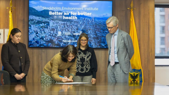 Imagen de funcionarios firmando el memorando de entendimiento