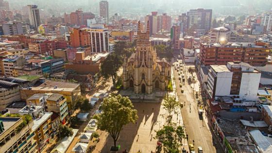 Foto aérea de la Plaza de Lourdes en el norte de Bogotá.