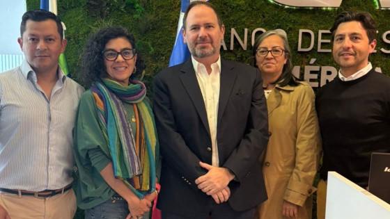 Foto de la Delegación de Bogotá que visita Santiago de Chile y Buenos Aires en Argentina para intercambio de experiencias en movilidad y proyectos de infraestructura.