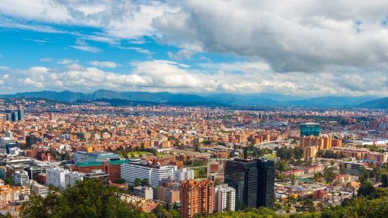 Foto panomárica de Bogotá desde al aire.