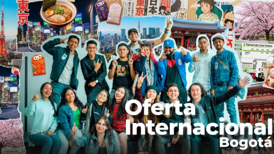 Foto de un grupo de jóvenes y adultos en una calle en Bogotá.