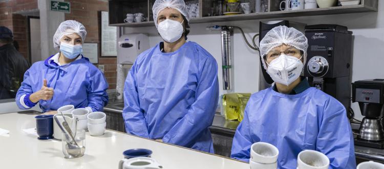 Personas con tapabocas