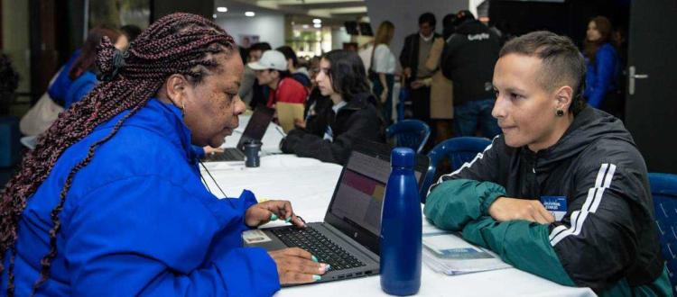 ¡Alista tu hoja de vida y participa en estas ferias de empleo durante mayo!