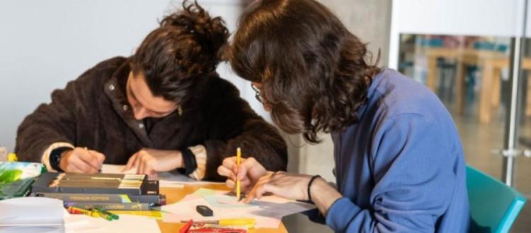 Personas escribiendo Foto: Idartes