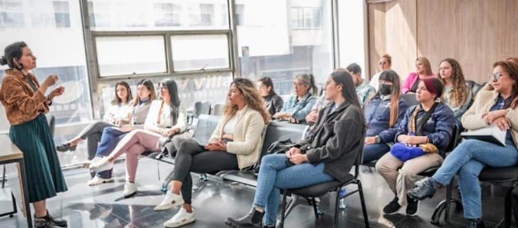 Mujeres en una capacitación - foto: Secretaría Distrital de Desarrollo Económic