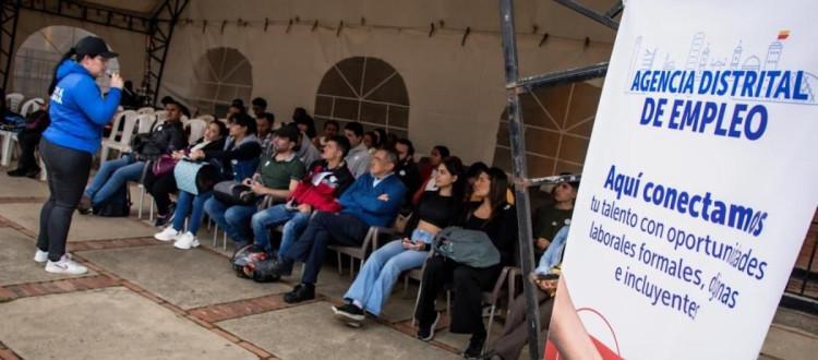 Ciudadanos en feria de empleo Foto: Secretaría Distrital de Desarrollo Económico