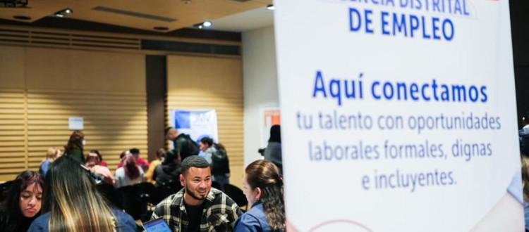 Ciudadanos en feria de empleo Foto: Secretaría Distrital de Desarrollo Económico