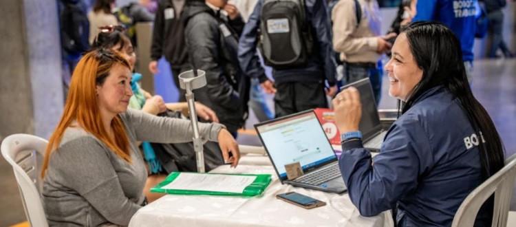 Ciudadanos en feria de empleo Foto: Secretaría Distrital de Desarrollo Económico