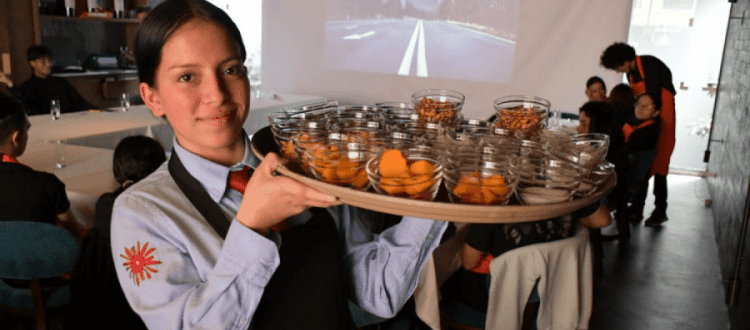 Joven mesera Foto: Secretaría de Integración Social