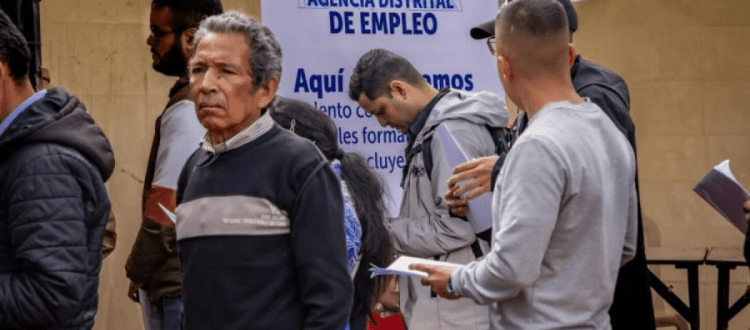 Personas en una feria de empleo Foto: Secretaría Distrital de Desarrollo Económico