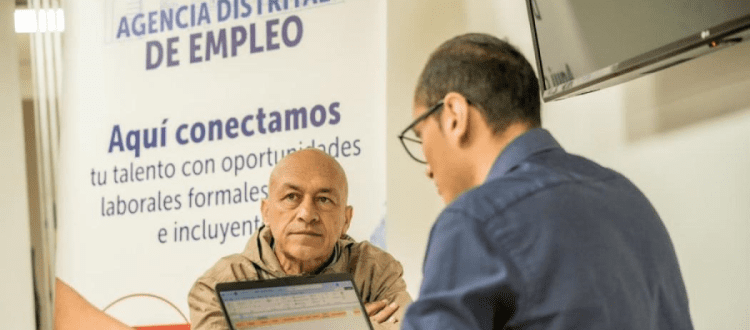 Ciudadano en feria de empleo foto: Secretaría Distrital de Desarrollo Económico.