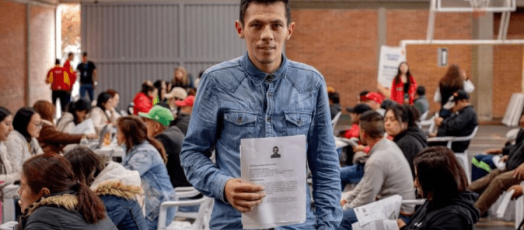 Ciudadano en una feria de empleo Foto: Secretaria Distrital de Desarrollo Económic