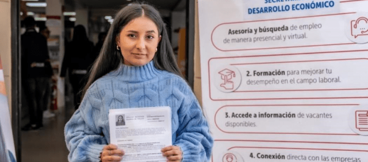 Mujer en feria de empleo Foto: Secretaría Distrital de Desarollo Económico.