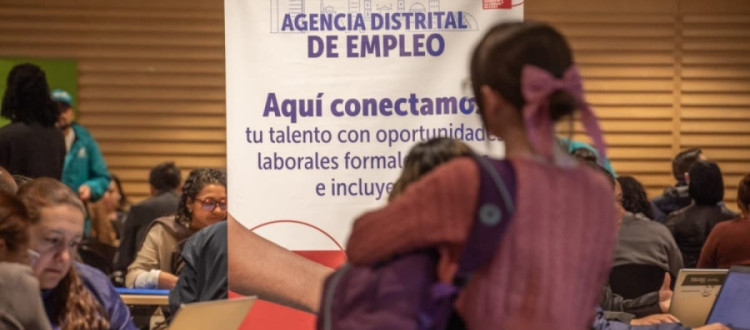 Persona en una feria de empleo - Foto: Secretaría de Desarrollo Económico