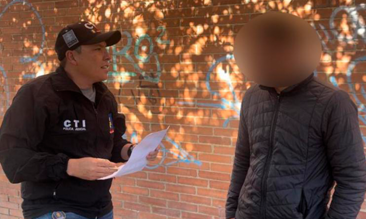 Autoridades capturaron en Bogotá a un hombre por abusar de su hija de 17 años