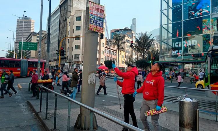 Distrito retiró 23 pendones con publicidad ilegal en centro de Bogotá