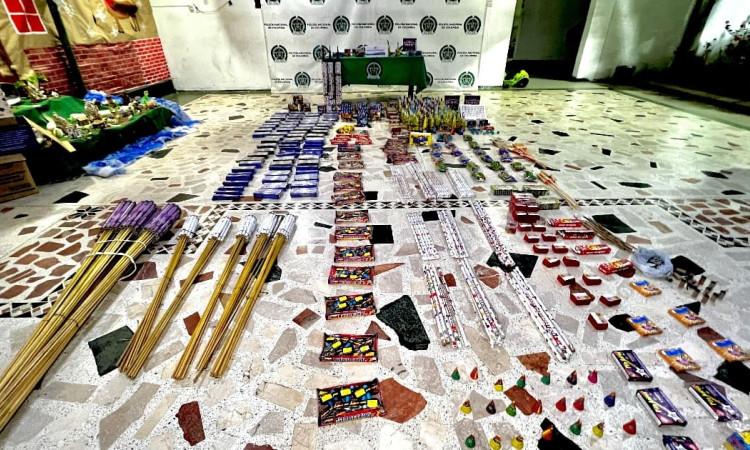 Foto de parte de la pólvora incautada en seis localidades de Bogotá.