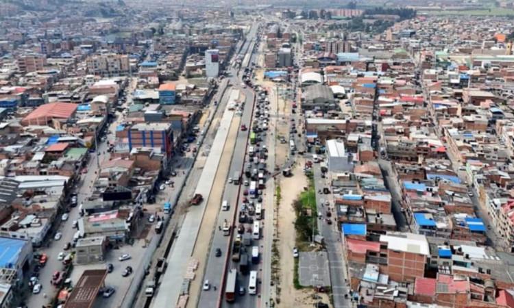 Foto de la autopista Sur y la paralela en Soacha para facilitar salida de viajeros.
