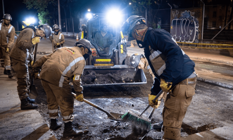 Foto de un operario del Distrito en una obra 