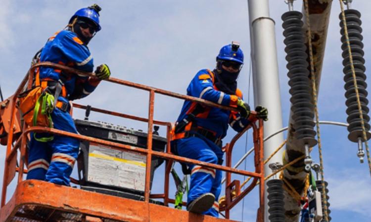 Foto que muestra trabajadores de Enel Colombia 
