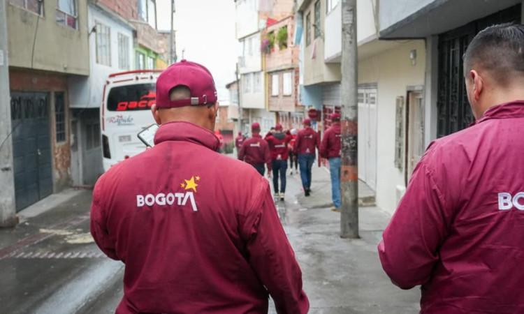 En la foto los gestores de convivencia haciendo operativos de control 