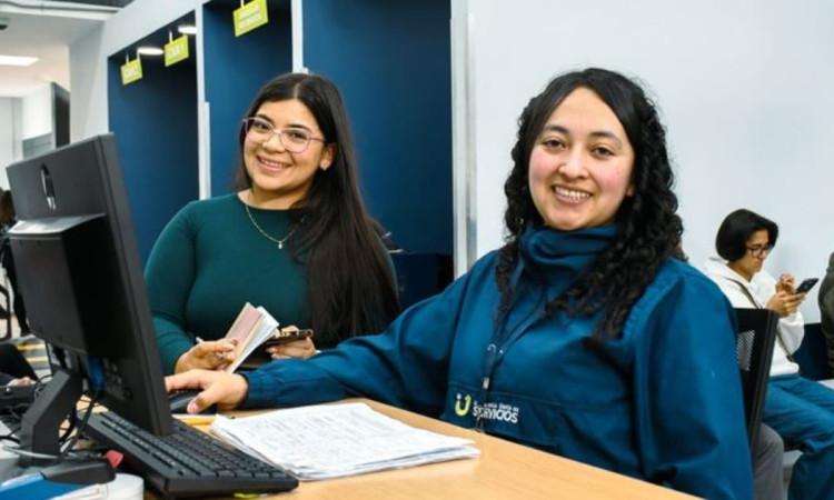 Foto de trabajadora de la Ventanilla Única de Servicios